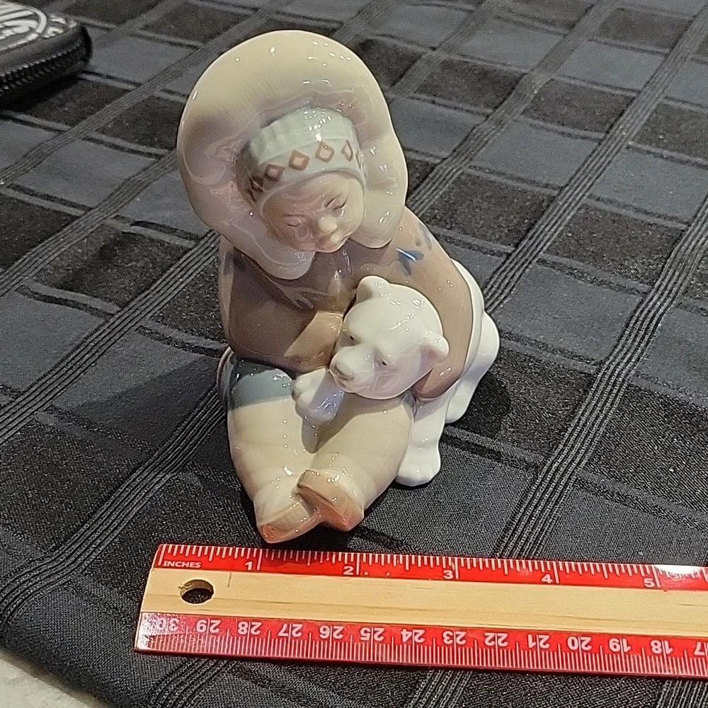 Lladro Eskimo child w Polar Bear - Picture 6 of 7